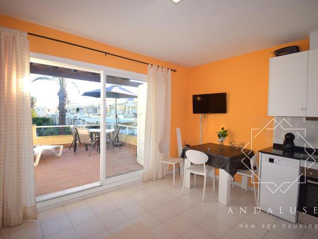 Se ofrece magnífica vivienda situada en la primera planta de. 69m² Vera Playa