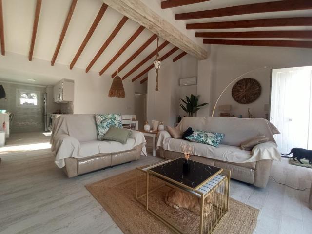 Se ofrece un encantador chalet de estilo mediterráneo, compl. 110m² Dénia