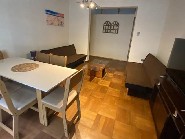 Se ofrecen habitaciones en casa compartida en límite sur Barrio Italia, a 5 minutos metro Sta Isabel