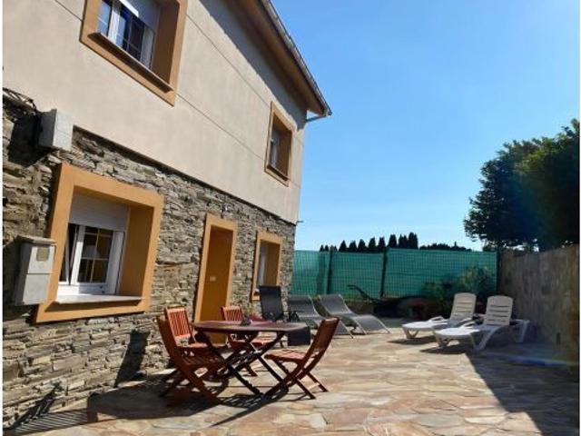 SE PONE EN VENTA ESTA ESTUPEPENDA CASA EN RIBADEO CON VISTAS AL MAR