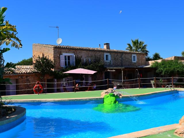 Se presenta una extraordinaria finca situada en Cales de Mal. 2027m² Manacor