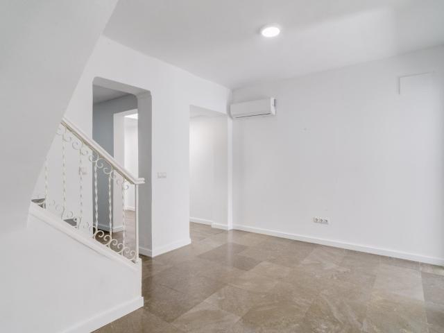 Se presenta una preciosa casa adosada situada en pleno centr. 93m² Coín