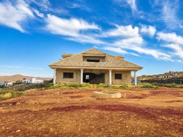 Se presenta una propiedad única en una de las zonas más excl. 398m² La Oliva