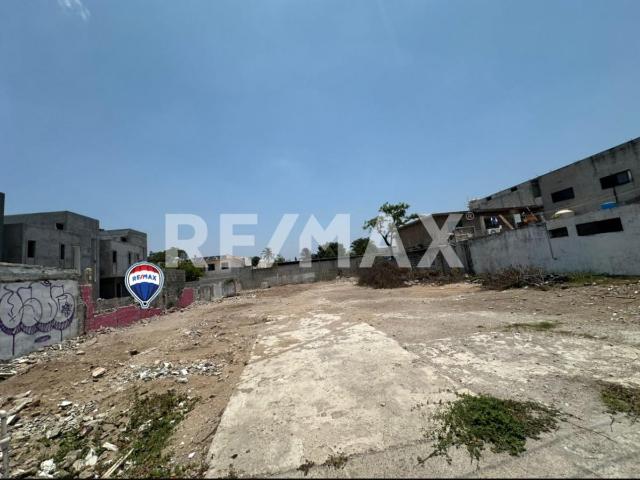 SE RENTA TERRENO COMERCIAL