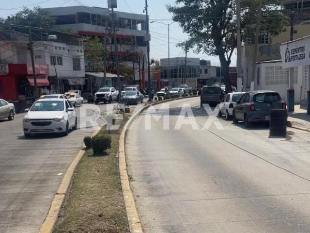 Se renta terreno sobre avenida principal, Ruiz Cortinez, Acapulco