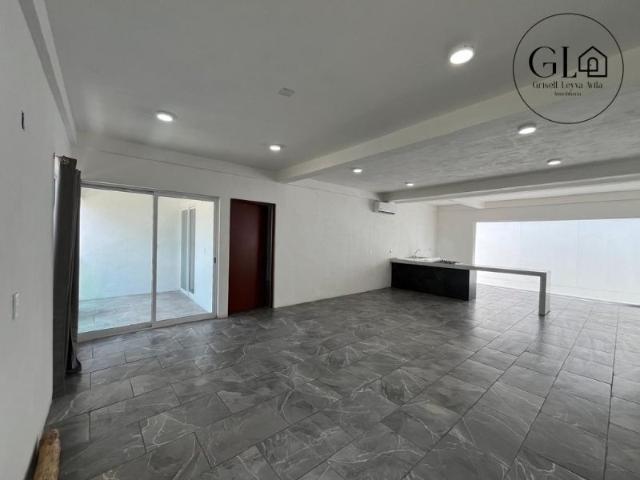 Se Renta Amplio Departamento de 1 Recamara en Av. Periferica Esq. Av. Camarón