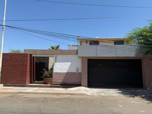SE RENTA AMPLIA CASA EN COLONIA PROHOGAR MEXICALI, B.C