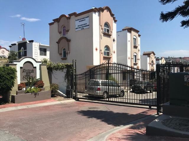 SE RENTA BONITA CASA JARDINES DE AGUA CALIENTE