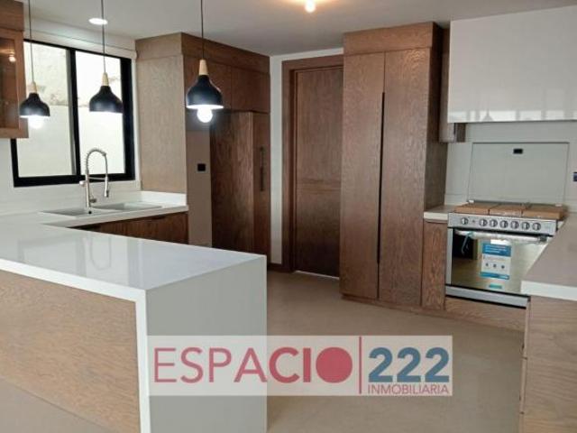 SE RENTA CASA NUEVA MUY BONITA Y GRANDE EN FRACC. BOSQUES DEL VALLE IV $35,000