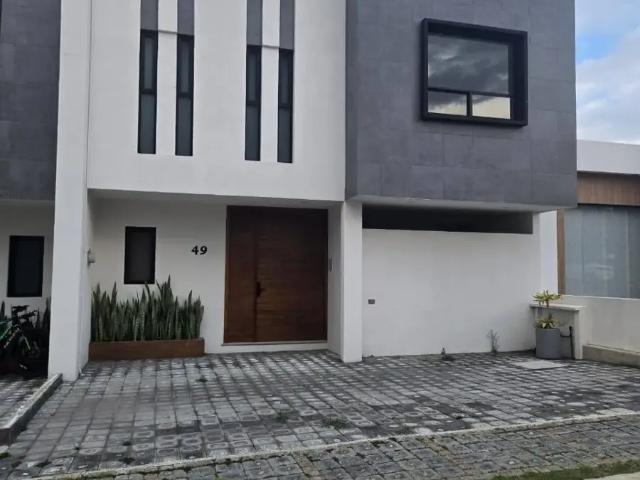 SE RENTA CASA NUEVA EN LOMAS DE ANGELOPOLIS PUEBLA
