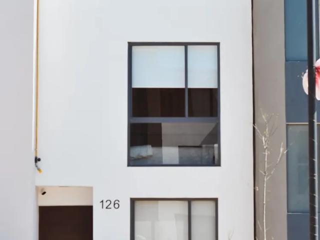 SE RENTA CASA NUEVA TOTALMENTE AMUEBLADA Y EQUIPADA BASALTO LIFESTYLE EN PACHUCA, HGO
