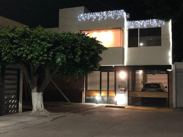 SE RENTA CASA AMUEBLADA COL. OBSERVATORIO