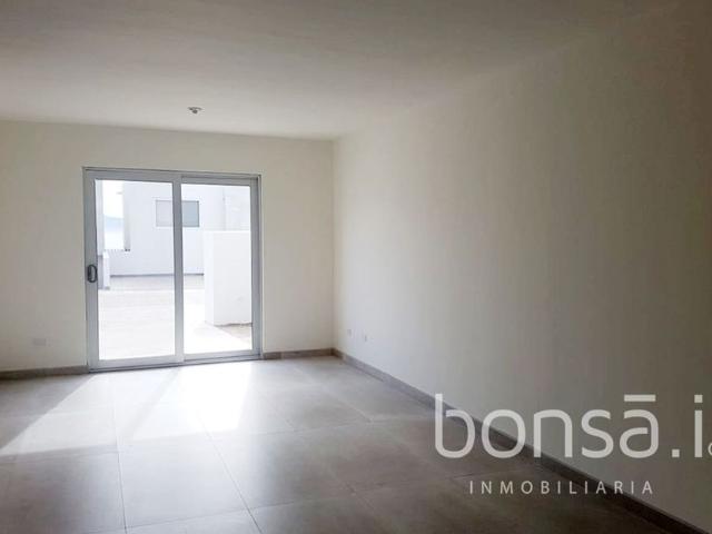 Se RENTA CASA AMUEBLADA en privada zona norte con vista al mar