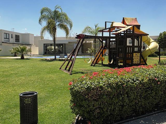 Casa en renta amueblada en Puerta Natura con jard?n y privada