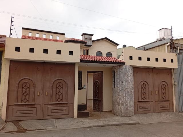 SE RENTA CASA CERCA DE ESTACIÓN TREN INTERURBANO ZINACANTEPEC A UNA CUADRA DE LAS TORRES