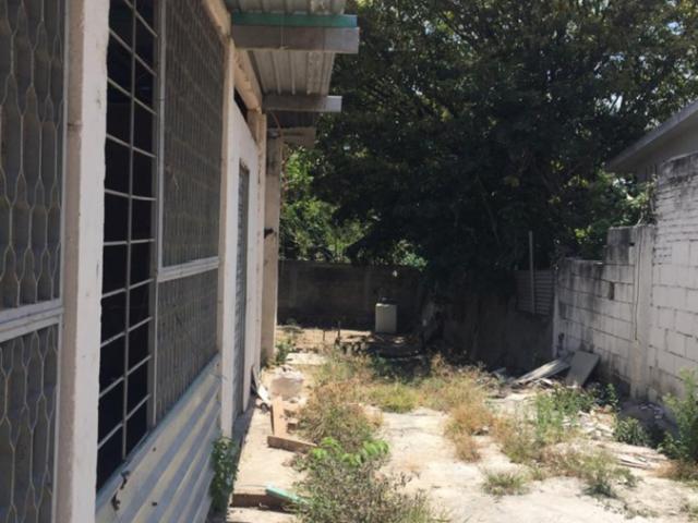 se renta casa con techo de lámina y terreno en juan crispín