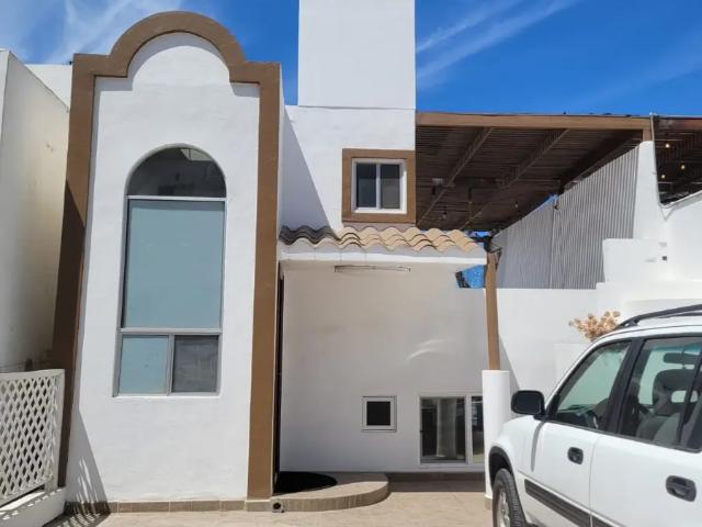 SE RENTA CASA CON VISTA AL MAR EN PLAYAS DIAMANTE