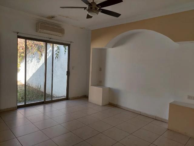 Se renta casa de un piso para ejecutivos