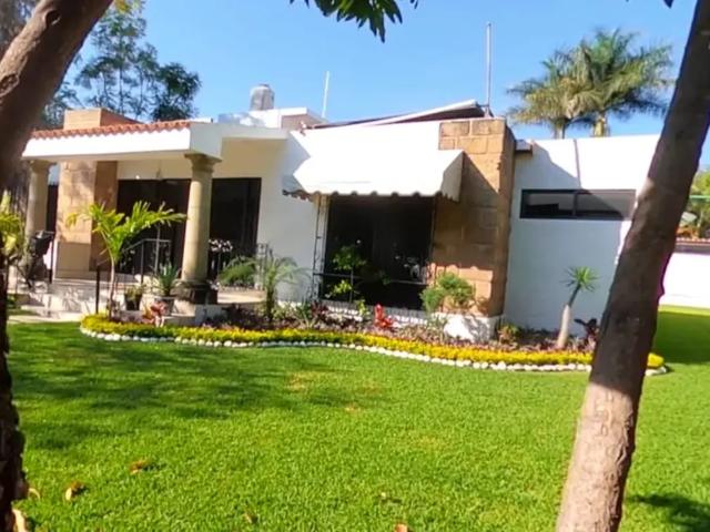 SE RENTA CASA DE UNA PLANTA CON ALBERCA Y JARDIN EN FRACC LAS FINCAS