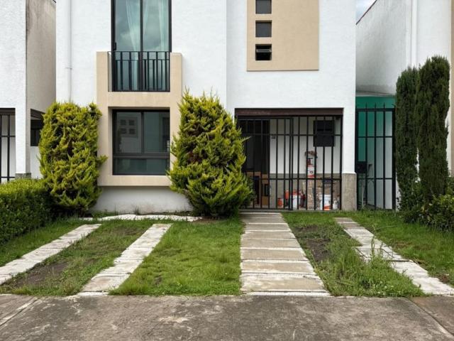 Se renta casa de 3 recamaras en Bosques de Ica Zinacantepec