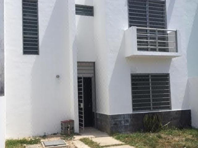 Se Renta Casa de 3 Recamaras en Fraccionamiento Privado Villas del Arte, Cancun