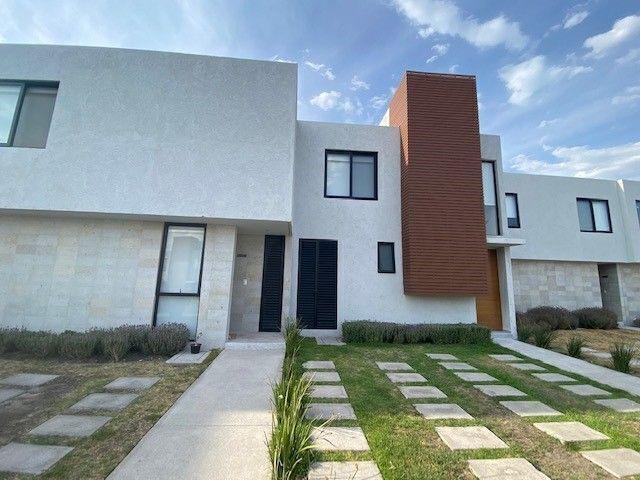 Se Renta Casa en Altos Juriquilla, Puede ser Amueblada o Sin Amueblar