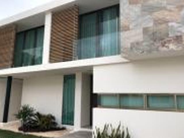 se renta casa en colonia pallas