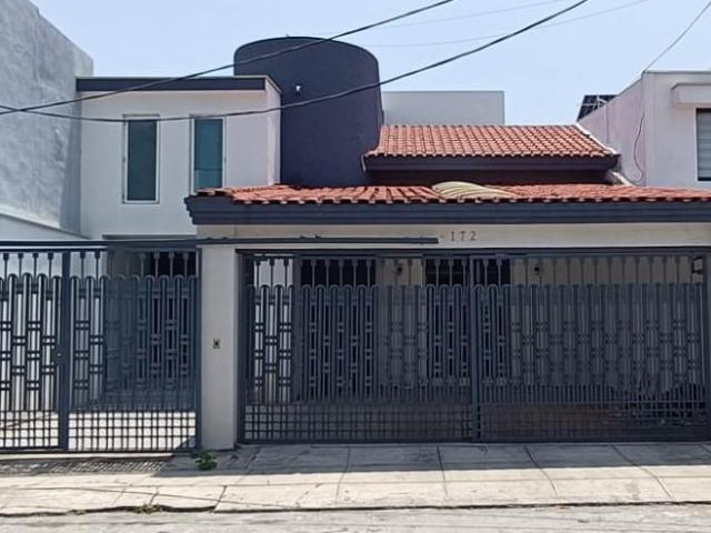 Se RENTA Casa en Fuentes del Valle San Pedro