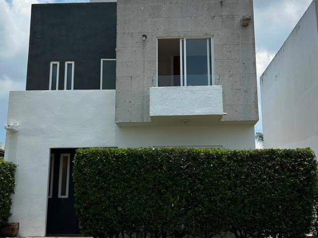 SE RENTA CASA EN FORESTA