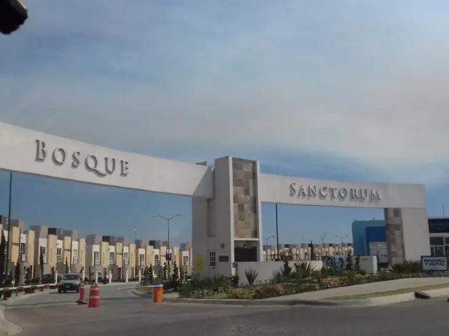 Se RENTA casa en frac Bosques de Sanctorum Cuautlancingo