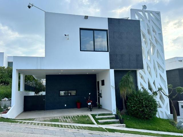 se renta casa en fracc privado la cima