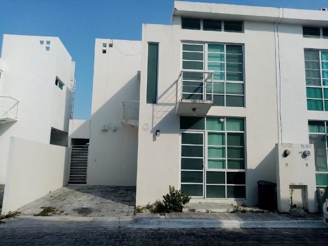 SE RENTA CASA EN FRACCIONAMIENTO BUGAMBILIAS