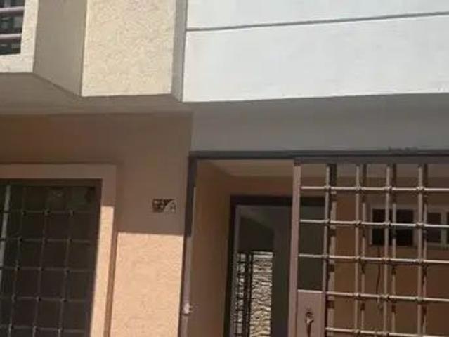 Se Renta Casa En Fraccionamiento Las Americas, Cuenta Con 3 Recámaras, 2 Baños Completos Y 1 Medio Baño En Pb, Sala comedor, Cocina, 2 Cajones De Estacionamiento. Se Pide 1 Renta Y