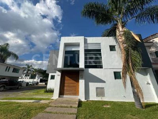 Se Renta Casa en Jardin Real