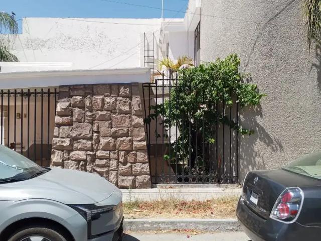 SE RENTA CASA EN JARDINES DE LAS FUENTES SUR DE AGUASCALIENTES