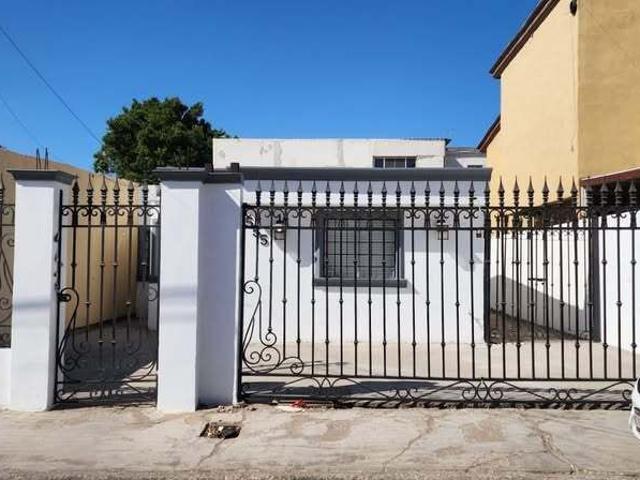 SE RENTA CASA EN JARDINES DE LAGO MEXICALI, B.C