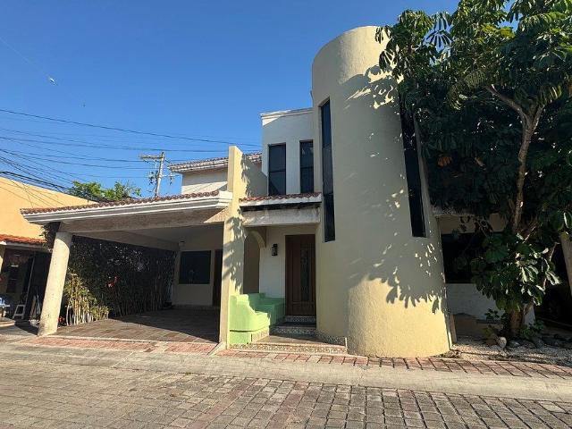 Se renta casa en Privada ResidencialCampestre