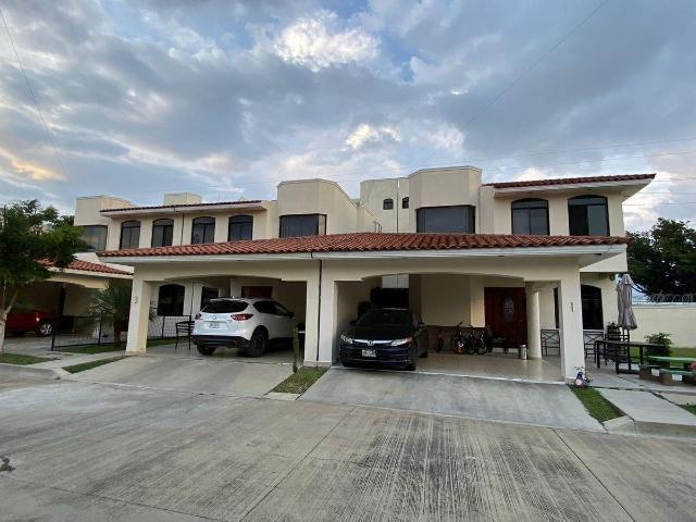 Se RENTA casa en Privada Villa Arboledas, ubicado sobre la 19 Poniente Norte