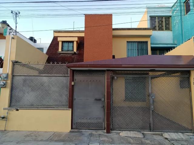 SE RENTA CASA EQUIPADA HABITACIÓN Y BAÑO EN PLANTA BAJA