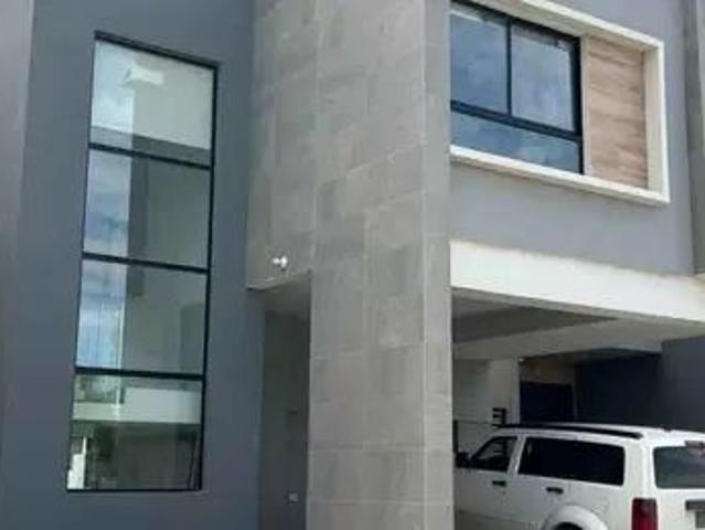 SE RENTA CASA ESILO CONTEMPORANEO 4 RECAMARAS FRACC. CRETA RESIDENCIAL
