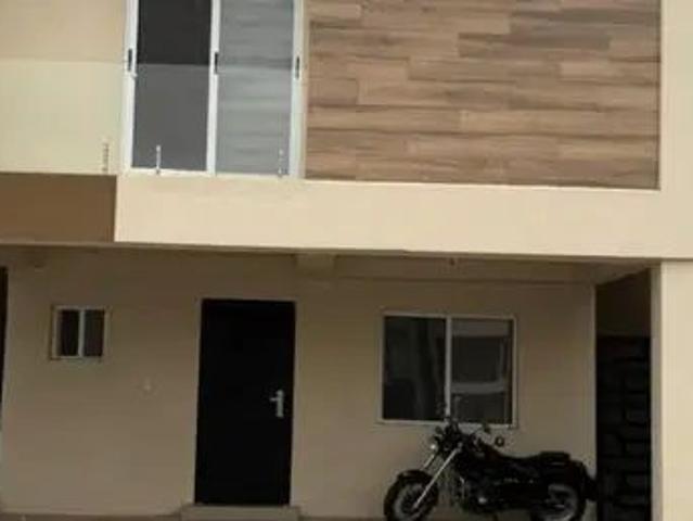 SE RENTA CASA FRACC ALBORAN ESTILO CONTEMPORANEO