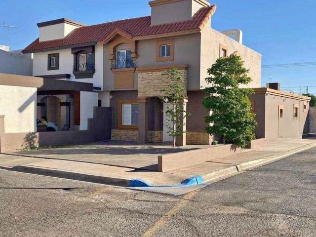 SE RENTA CASA RESIDENCIAL EN PUERTA DE HIERRO ZONA DORADA AMUEBLADA