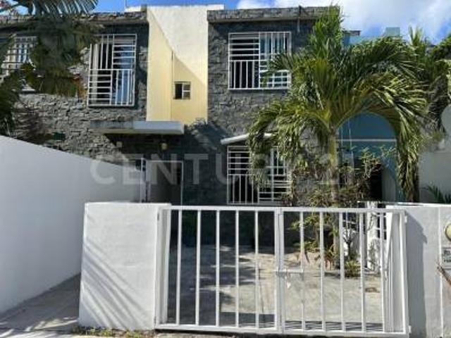 Se Renta Casa Semiamueblada 3R/1B en Mundo Habitatt, Playa del Carmen