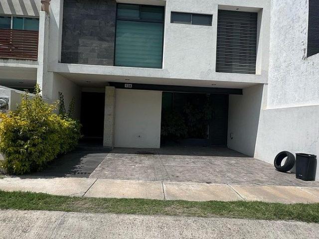Se Renta Casa Seminueva en Lomas Punta Del Este