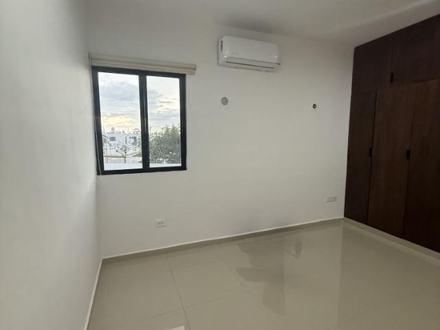 Se renta casa SIN AMUEBLAR, de 2 habitaciones y estudio, en La Floresta
