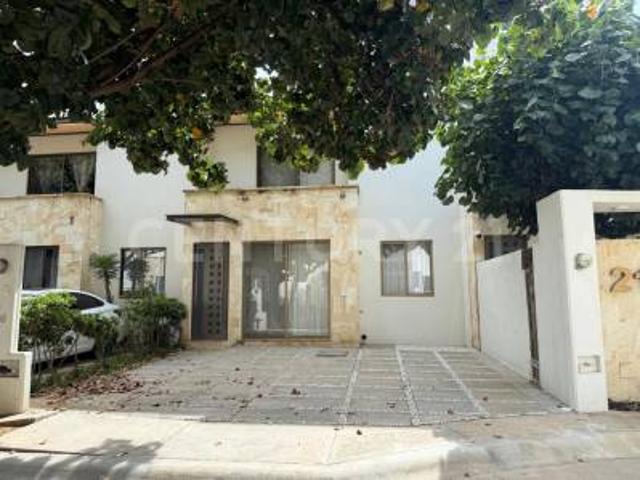 SE RENTA CASA TOTALMENTE AMUEBLADA EN XOXO, MUY CERCA DE LA UNIVERSIDAD LA SALLE