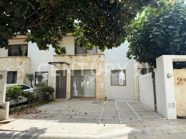 SE RENTA CASA TOTALMENTE AMUEBLADA EN XOXO, MUY CERCA DE LA UNIVERSIDAD LA SALLE