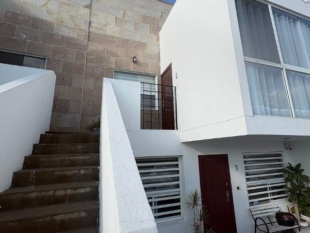 Se renta departamento amueblado Manantiales corregidora.2