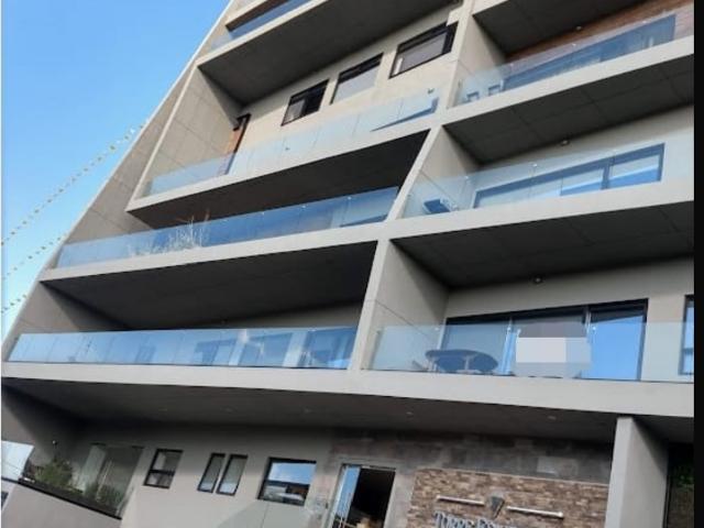 Se Renta departamento amueblado en Torre Esmeralda a unos pasos del Club de Golf