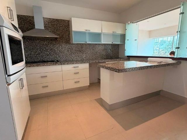 Se renta departamento en Avenida Santa fe
